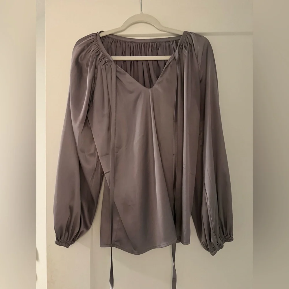 Elegant Women's Blouse in Dark Lavender - Picture 3 of 5